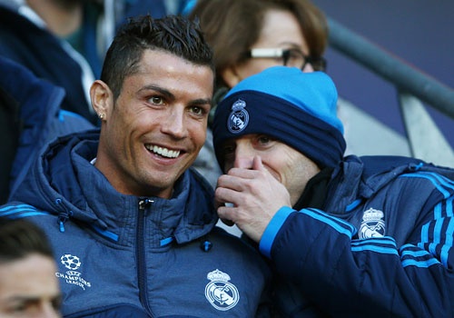 ‘Ronaldo khong phai dua tre de doi ra san’ hinh anh