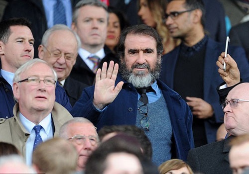 Eric Cantona khien san Old Trafford them nao nhiet hinh anh