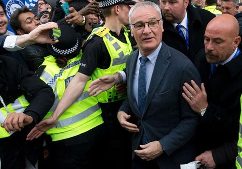 Ranieri: ‘Leicester khong the tai hien chuc vo dich’ hinh anh