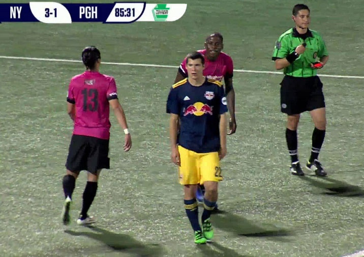 Cầu thủ 9X Parkes tấn công Ouimette  ảnh 1 Cau thu 9X Parkes tan cong Ouimette anh 1