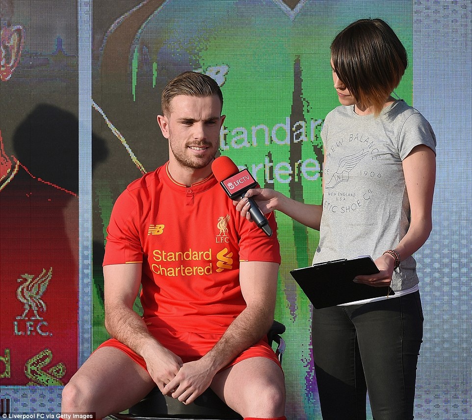 Liverpool công bố mẫu áo đấu mùa tới ảnh 7 Liverpool cong bo mau ao dau mua toi anh 7