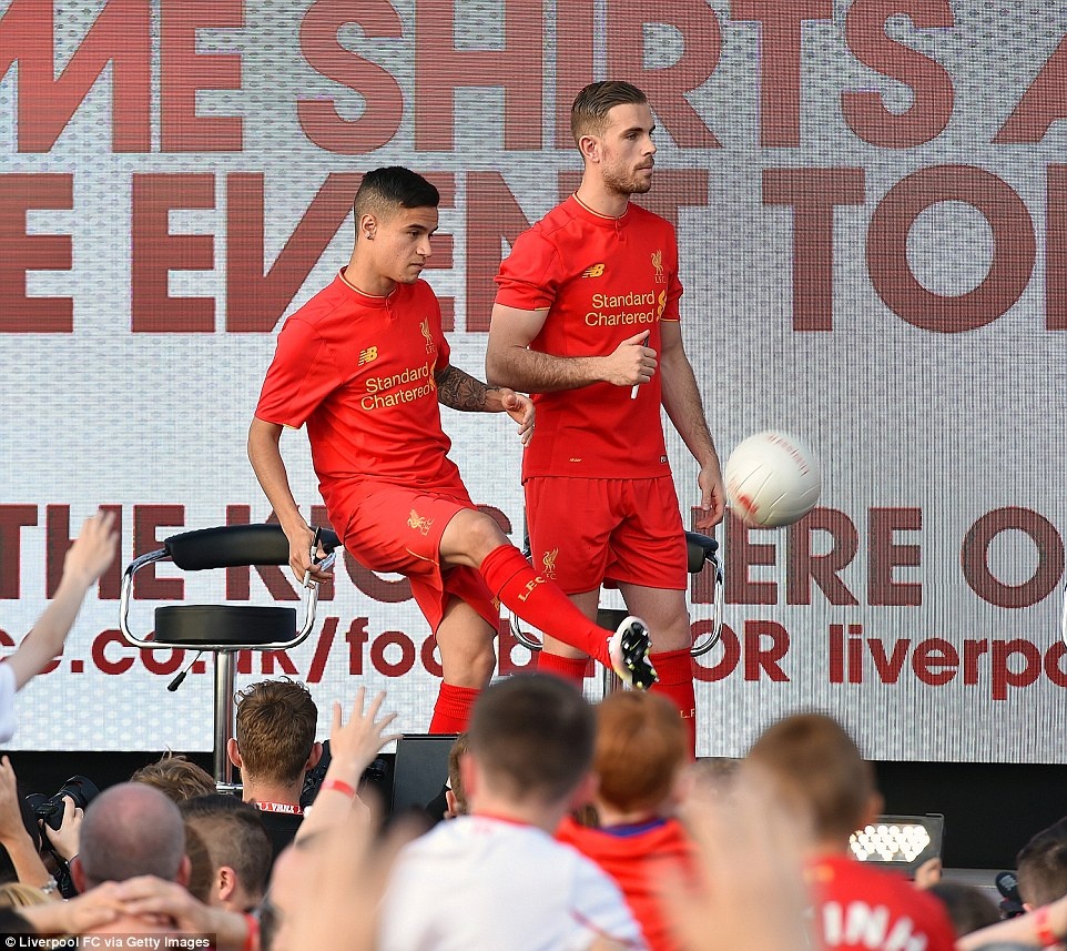 Liverpool công bố mẫu áo đấu mùa tới ảnh 8 Liverpool cong bo mau ao dau mua toi anh 8