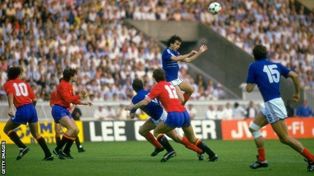 Michel Platini từ chức Chủ tịch UEFA ảnh 1 Michel Platini tu chuc Chu tich UEFA anh 1