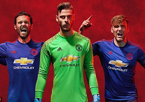 MU cong bo ao dau san khach anh 1