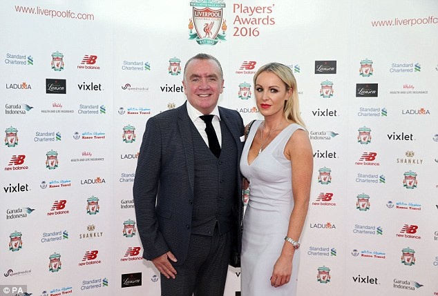 Coutinho giành giải cầu thủ hay nhất Liverpool ảnh 8 Coutinho gianh giai cau thu hay nhat Liverpool anh 8