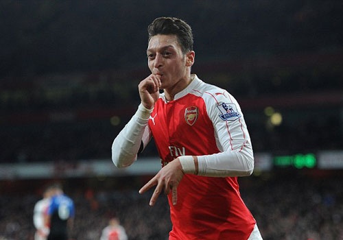 Oezil huong luong cao ky luc o Arsenal hinh anh