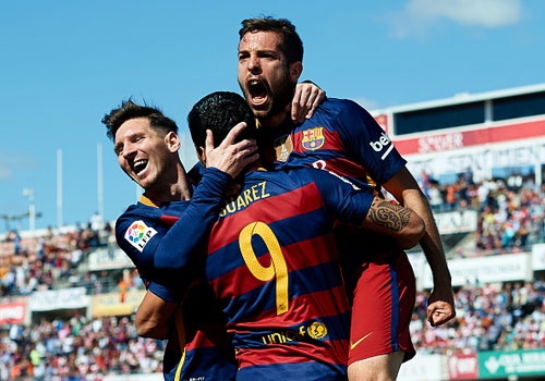 Granada vs Barca (0-3): Suarez lap hat-trick hinh anh