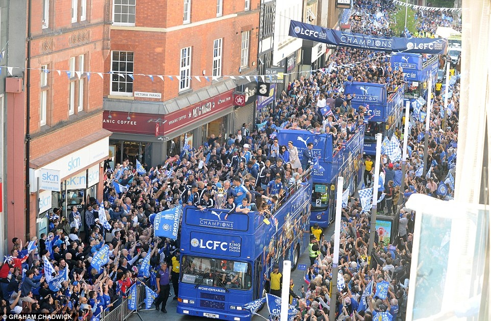 Leicester dieu hanh mung cup vo dich anh 11