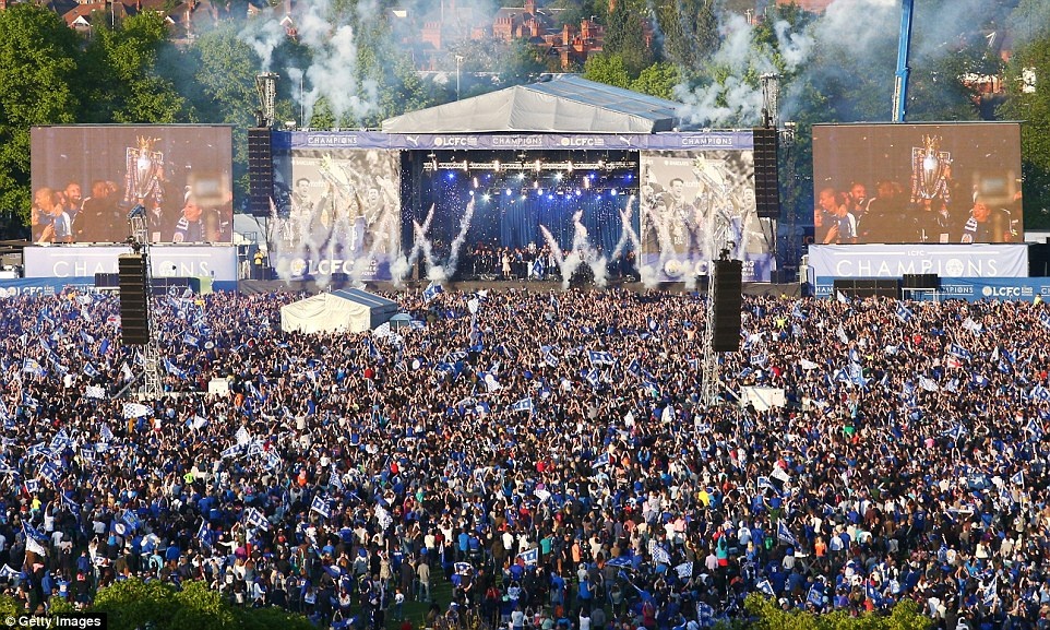 Leicester dieu hanh mung cup vo dich anh 13