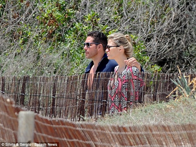 Simeone di choi cung ban gai nguoi mau anh 2