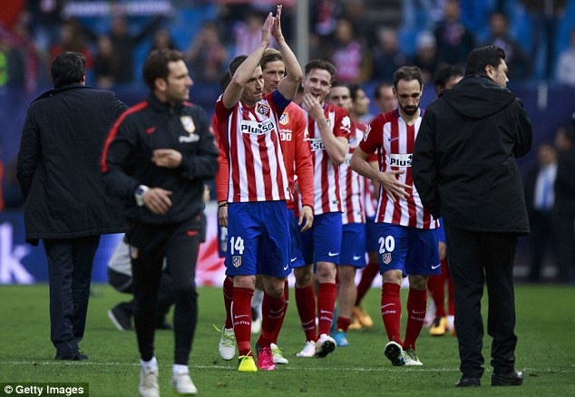 Simeone di choi cung ban gai nguoi mau anh 5