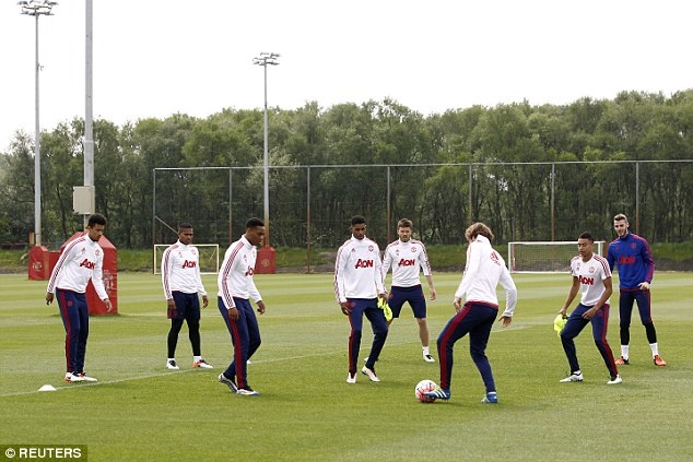 Van Gaal doi dien nguy co mat viec anh 10