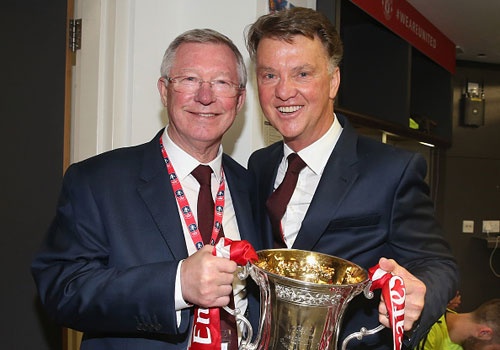 Sir Alex Ferguson chuc mung Van Gaal gianh cup FA hinh anh