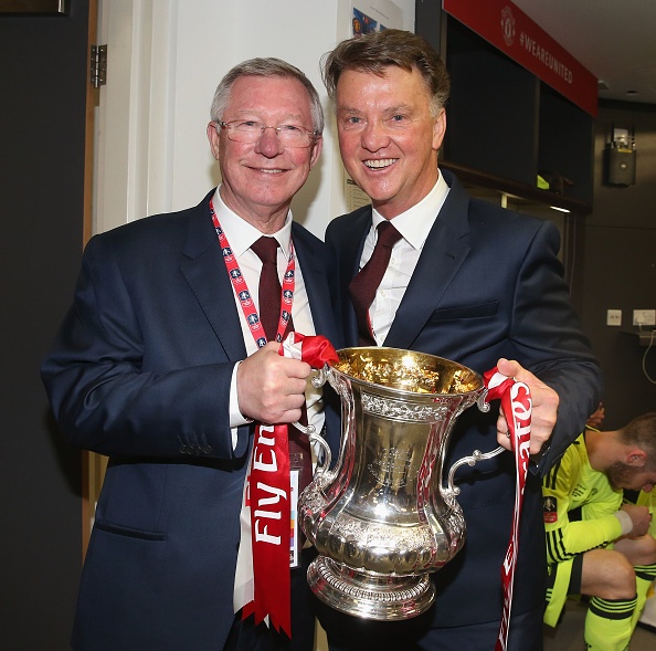 Sir Alex Ferguson chuc mung Van Gaal anh 1