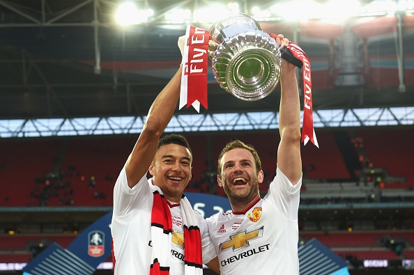 Sir Alex Ferguson chuc mung Van Gaal anh 10