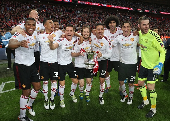 Sir Alex Ferguson chuc mung Van Gaal anh 8