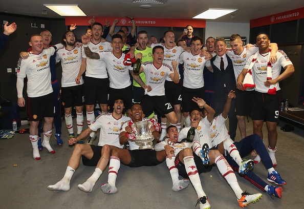 Sir Alex Ferguson chuc mung Van Gaal anh 9