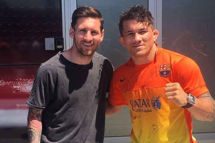 Messi khó trụ 1 phút trên sàn đấu ảnh 1 Messi kho tru 1 phut tren san dau anh 1