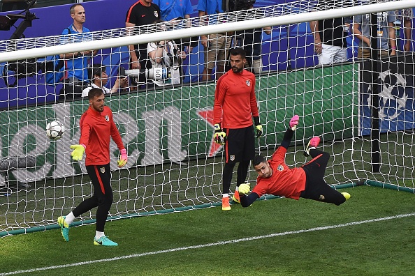 Atletico luyen bai danh dau de ha Real anh 7