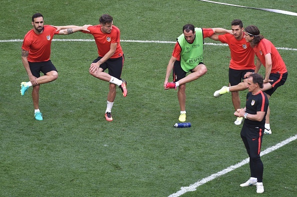 Atletico luyen bai danh dau de ha Real anh 9