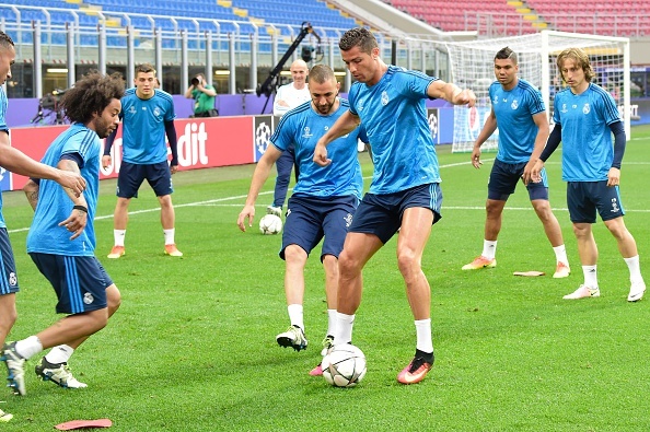 Zidane tập luyện cùng cầu thủ Real ảnh 7 Zidane tap luyen cung cau thu Real anh 7