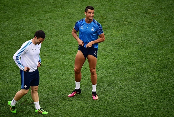 Zidane tập luyện cùng cầu thủ Real ảnh 8 Zidane tap luyen cung cau thu Real anh 8