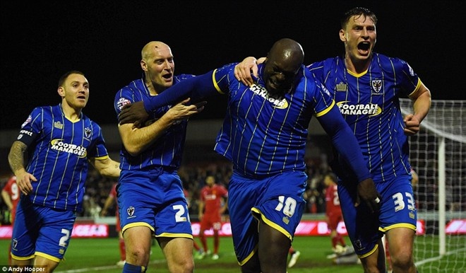 Cau thu 101 kg ghi ban cho Wimbledon anh 14