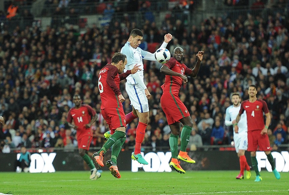 Mourinho du khan Anh vs Bo Dao Nha anh 13