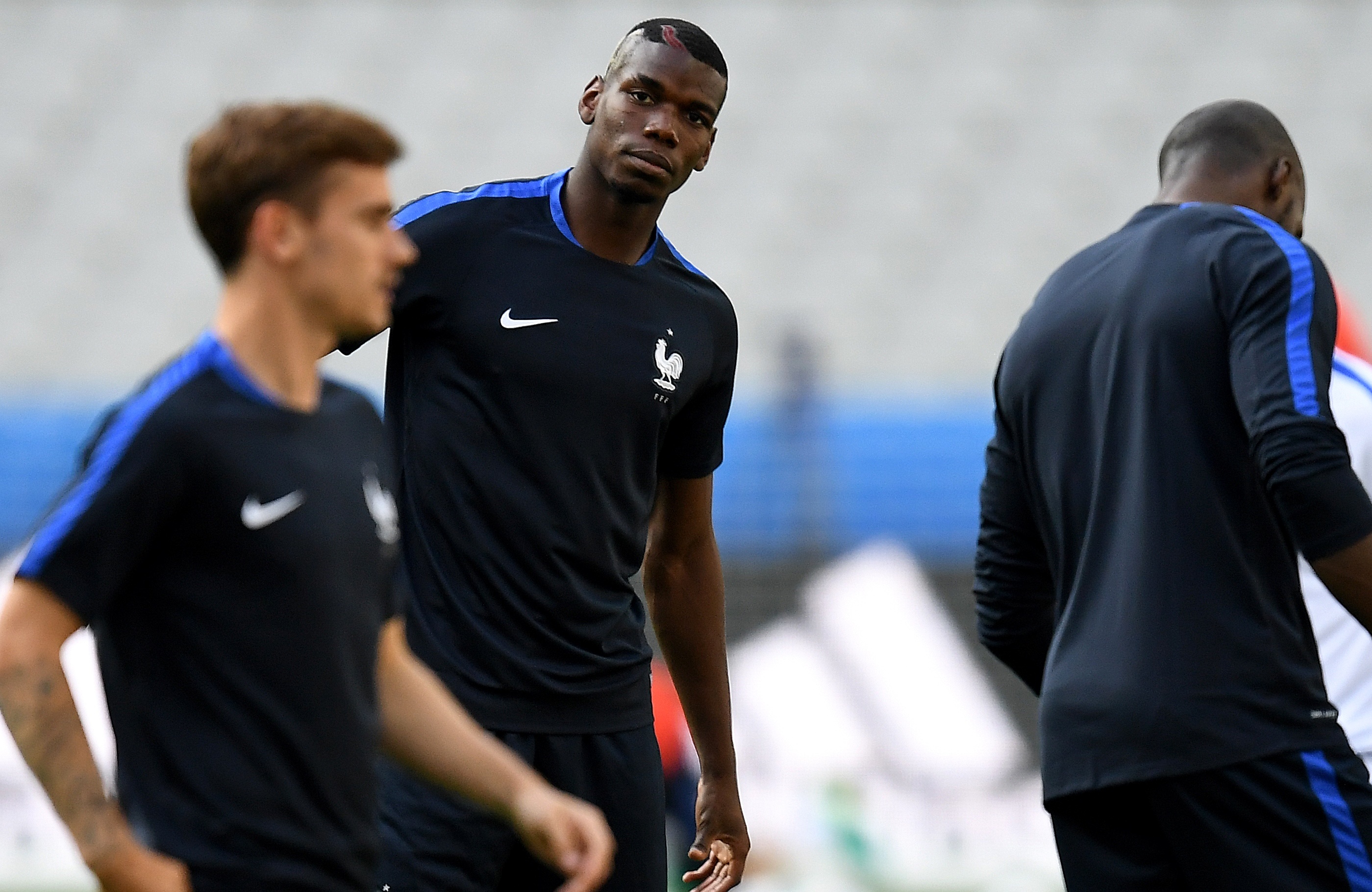 Pogba khoe toc moi truoc Euro 2016 anh 3