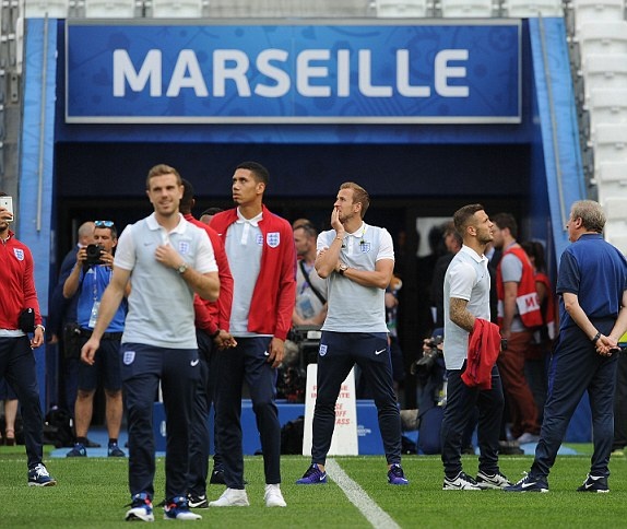 Canh sat dung hoi cay ngan au da anh 14