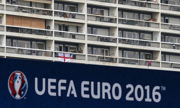 Canh sat dung hoi cay ngan au da anh 12