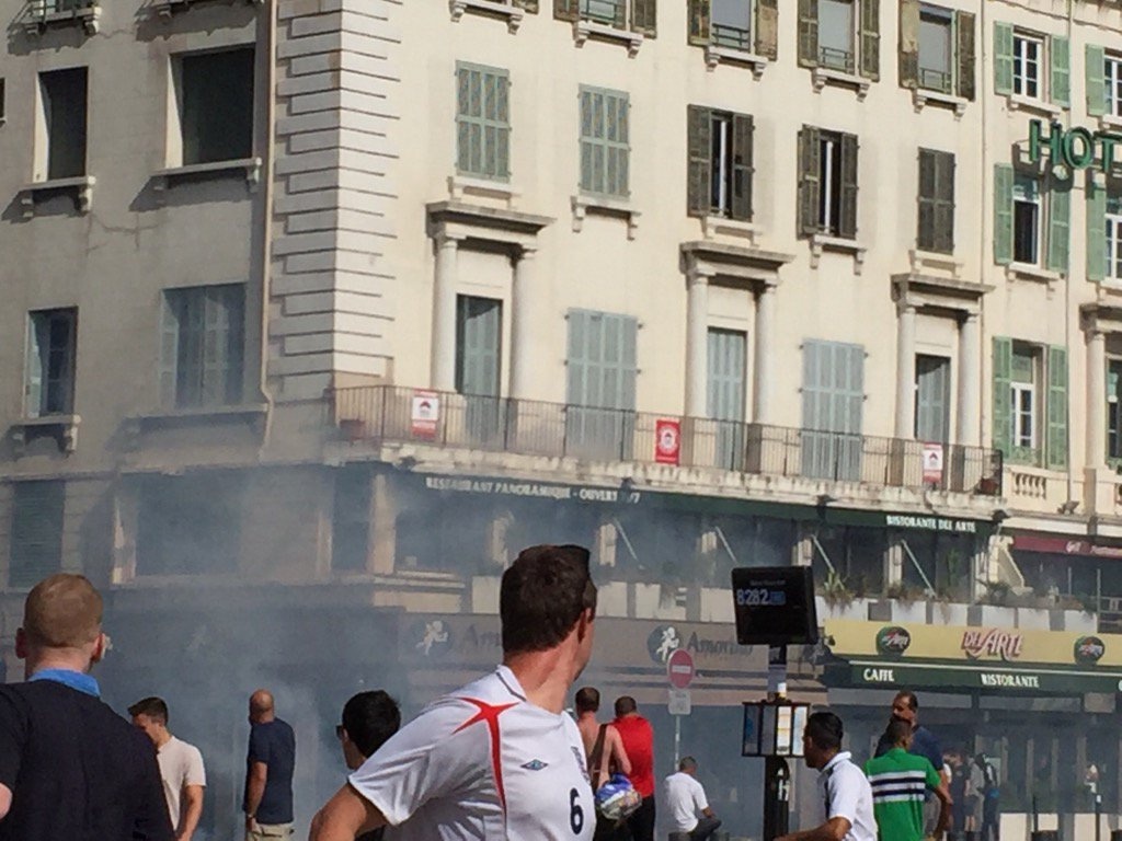 Canh sat dung hoi cay ngan au da anh 5