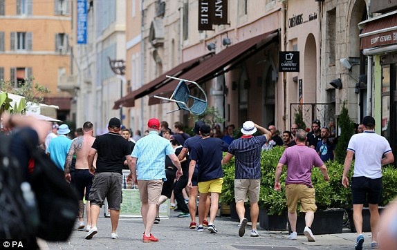 Canh sat dung hoi cay ngan au da anh 7