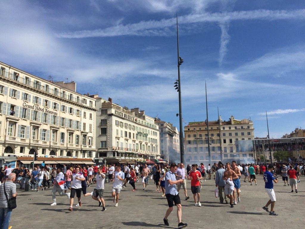 Canh sat dung hoi cay ngan au da anh 6