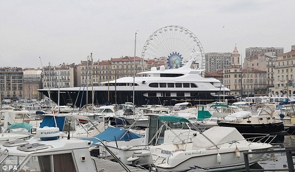 Canh sat dung hoi cay ngan au da anh 15