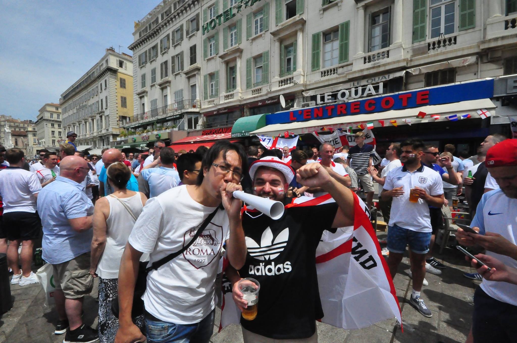 CĐV Anh rất bạo lực ảnh 1 CDV Anh rat bao luc anh 1