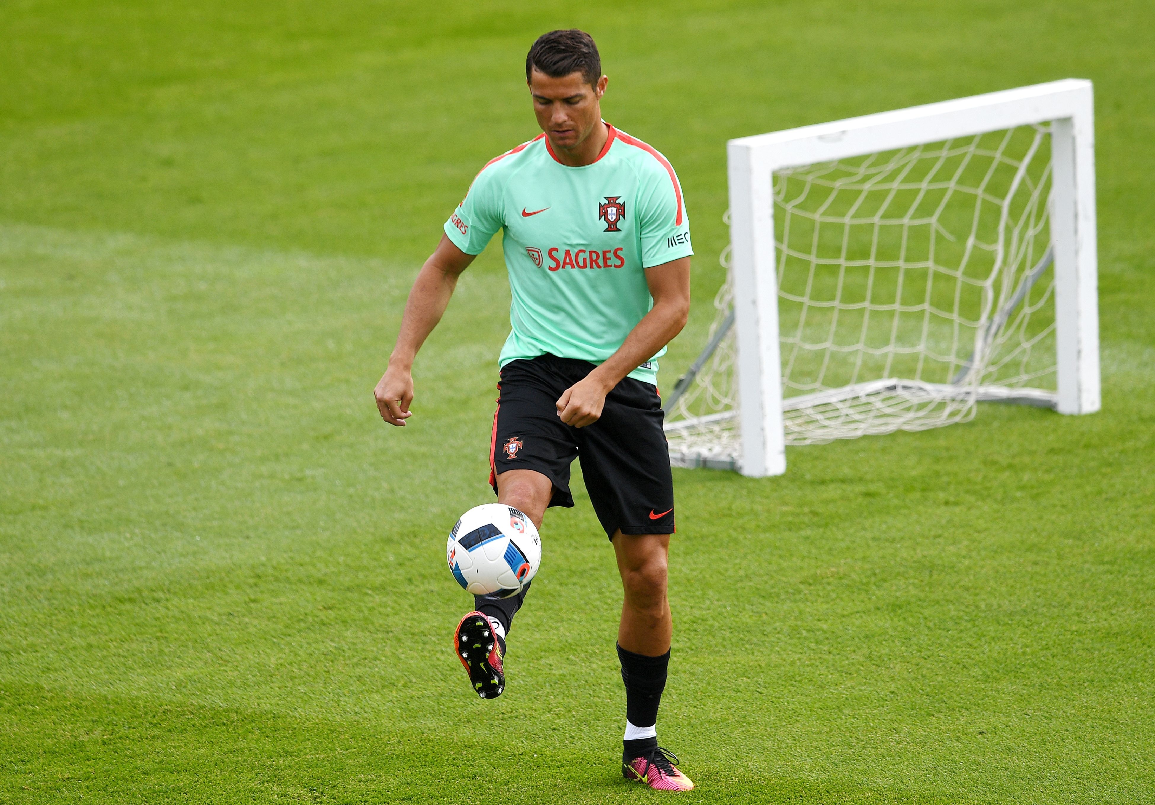Ronaldo bieu dien ky thuat anh 1