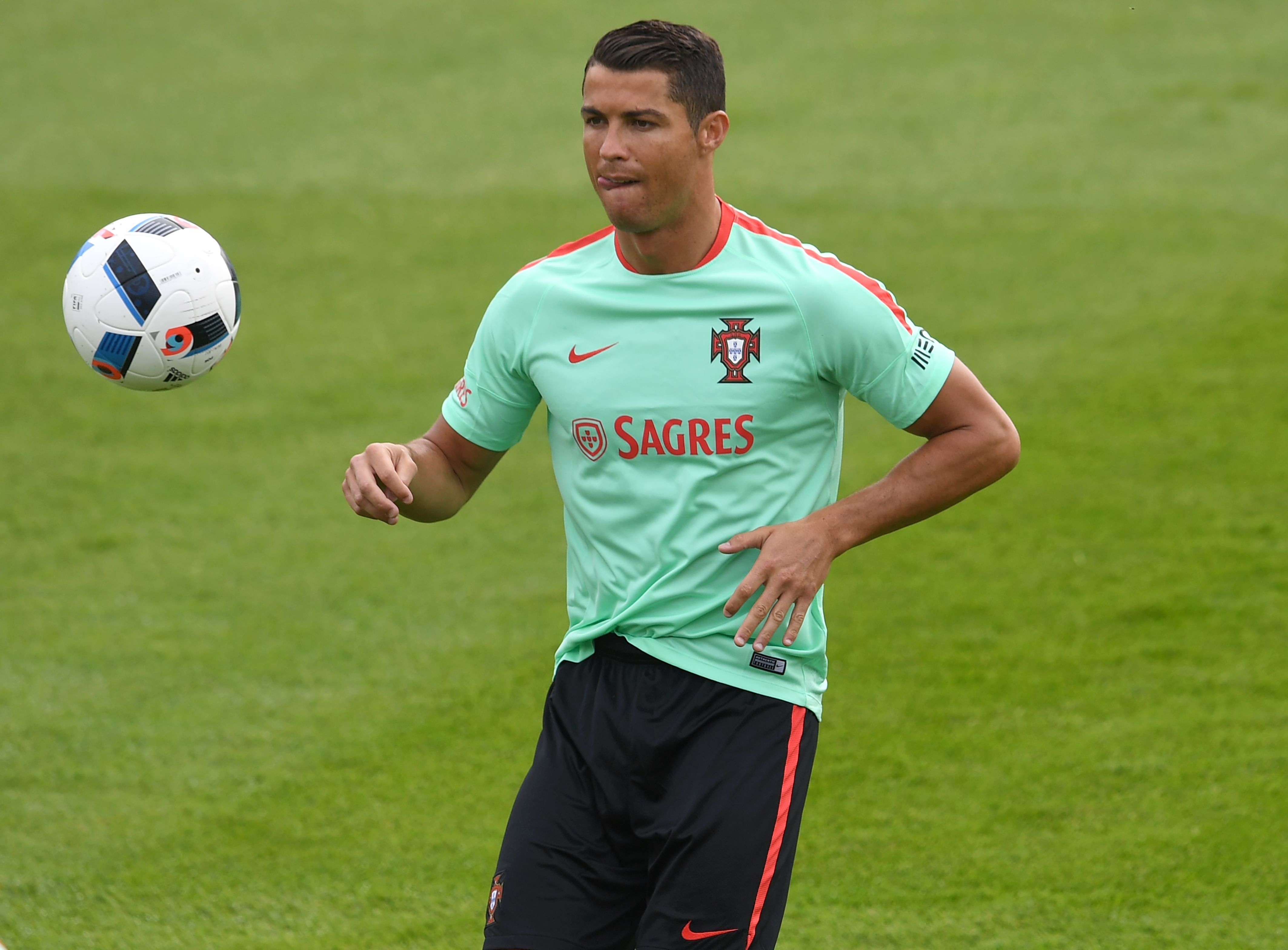 Ronaldo bieu dien ky thuat anh 6
