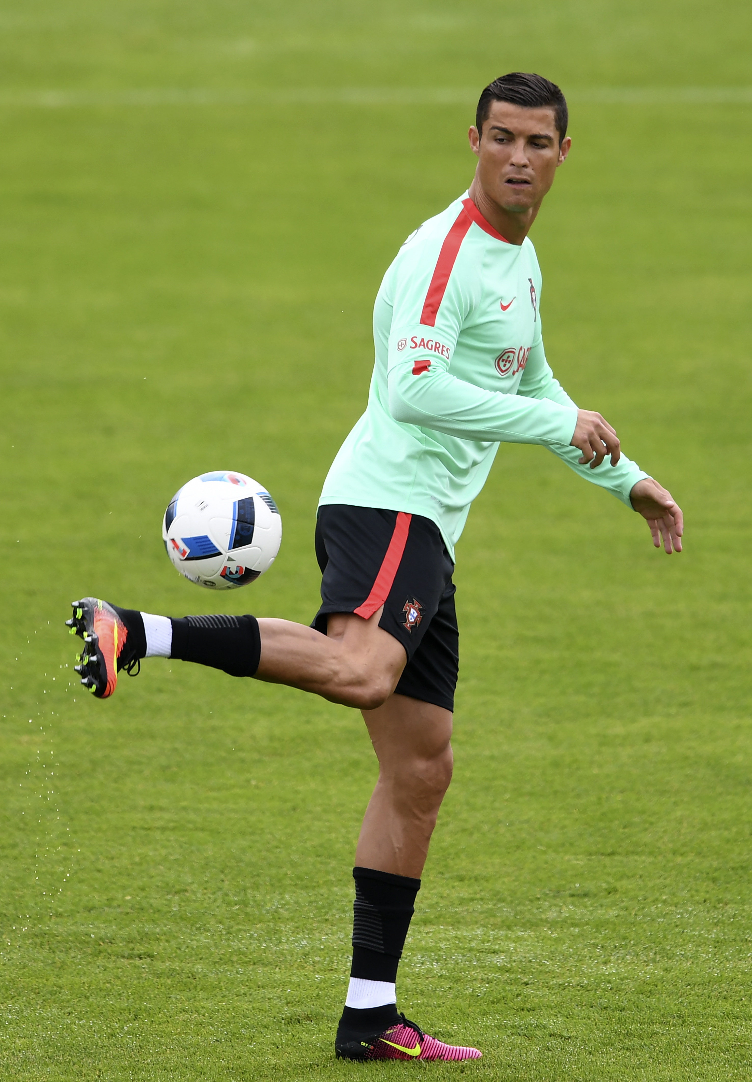 Ronaldo bieu dien ky thuat anh 5