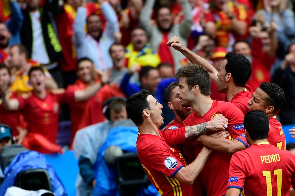 Tay Ban Nha vs CH Czech (1-0, KT): Pique toa sang hinh anh