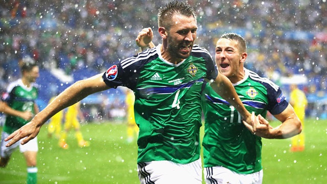 Ukraine vs Bac Ireland (0-2): Chien thang lich su hinh anh