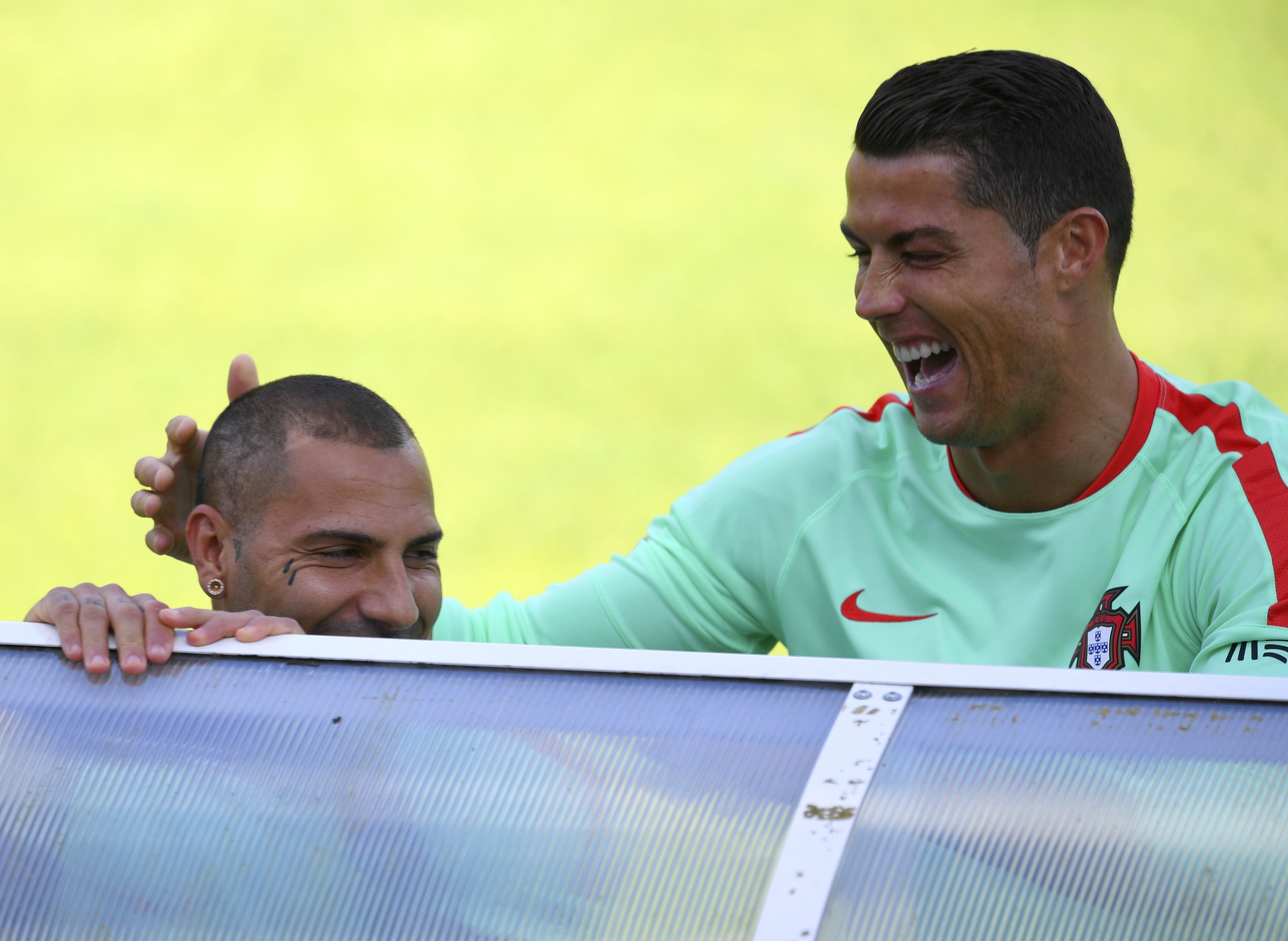 Ronaldo tich cuc tap du bi si nhuc anh 10