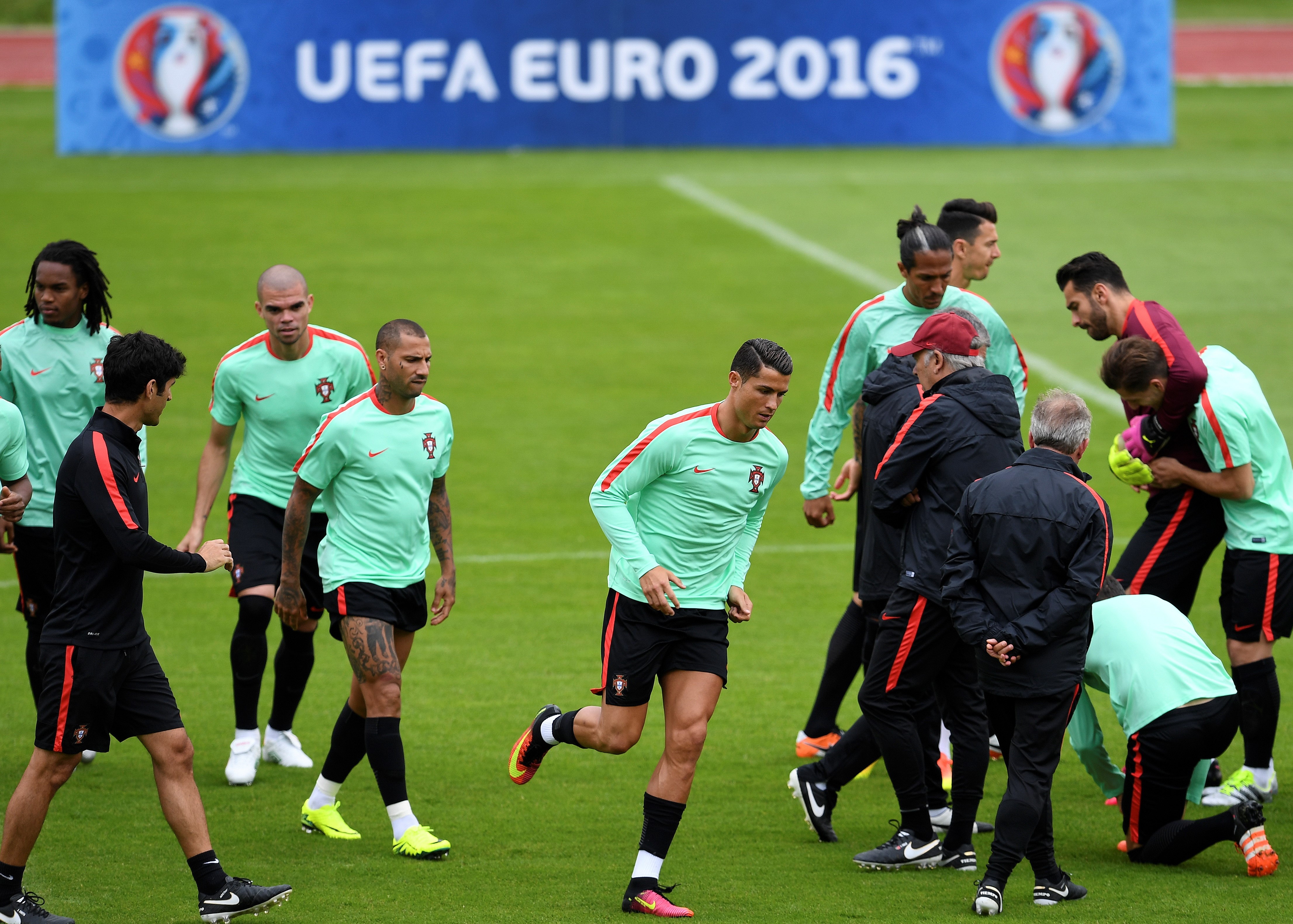 Ronaldo tich cuc tap du bi si nhuc anh 6