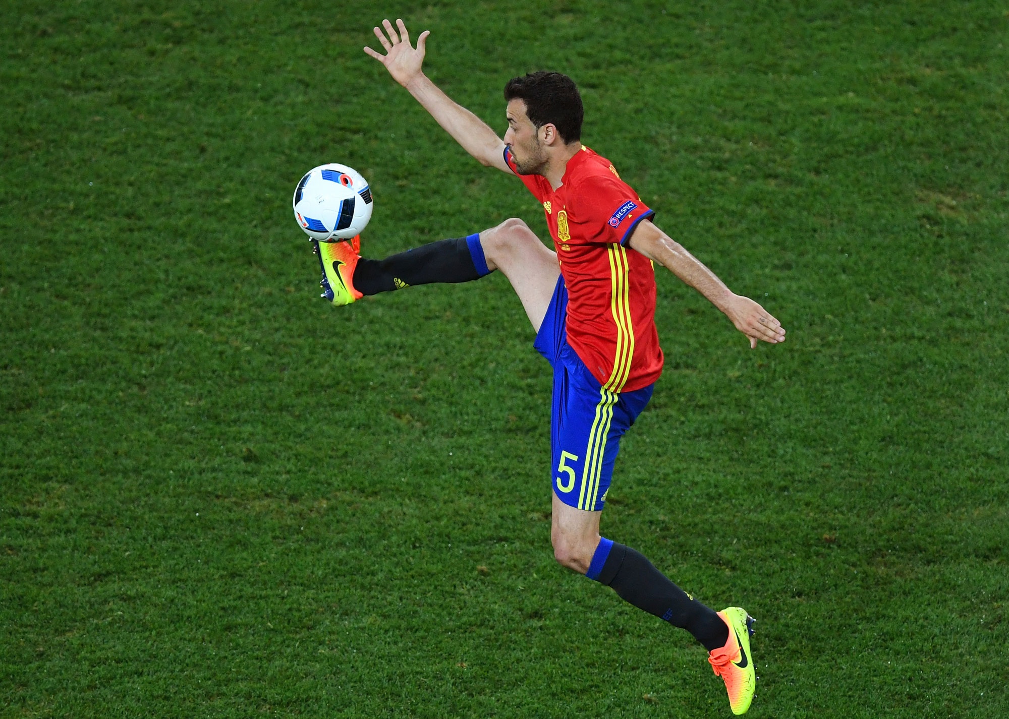 Cham diem Tay Ban Nha anh 8