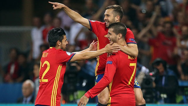 Doi hinh hay nhat luot thu hai vong bang Euro 2016 hinh anh