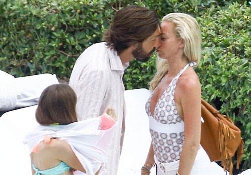 Pirlo hon ba xa ngay tren bai bien Miami hinh anh