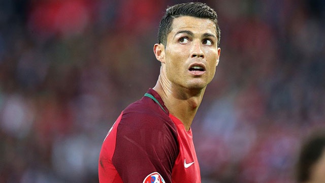 Ronaldo va nhung vu ‘mat tich’ o Paris hinh anh