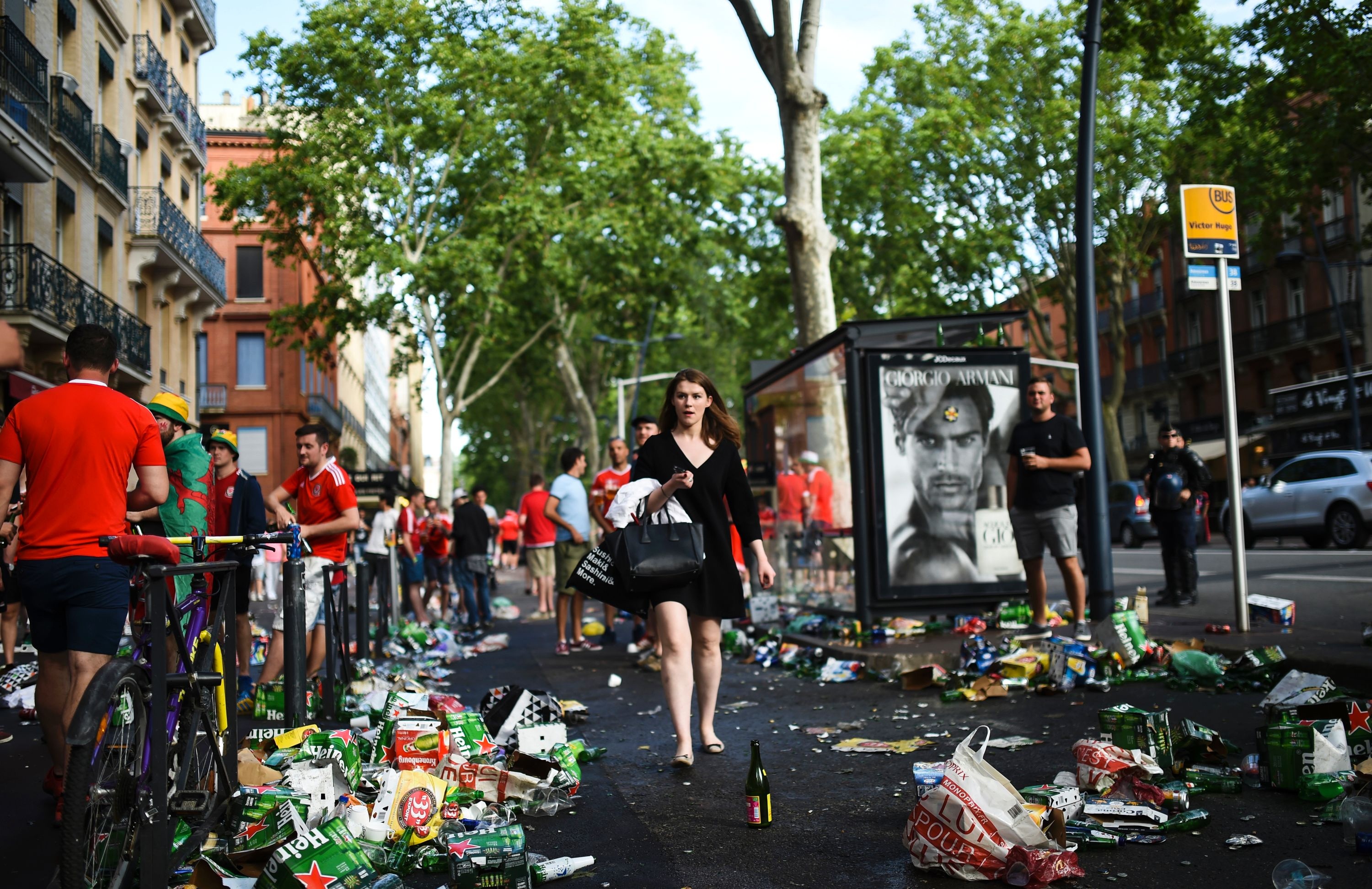 CĐV đốt pháo khói gây náo loạn ảnh 9 CDV dot phao khoi gay nao loan anh 9