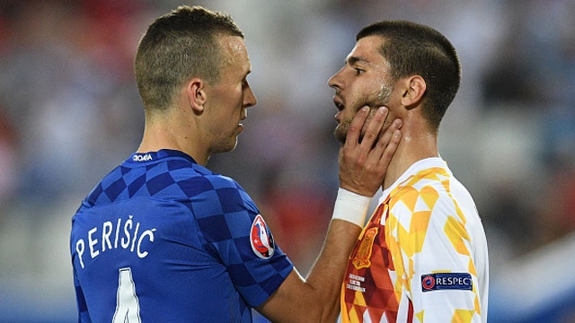 Tay Ban Nha vs Croatia (1-2): Nha vua guc nga hinh anh