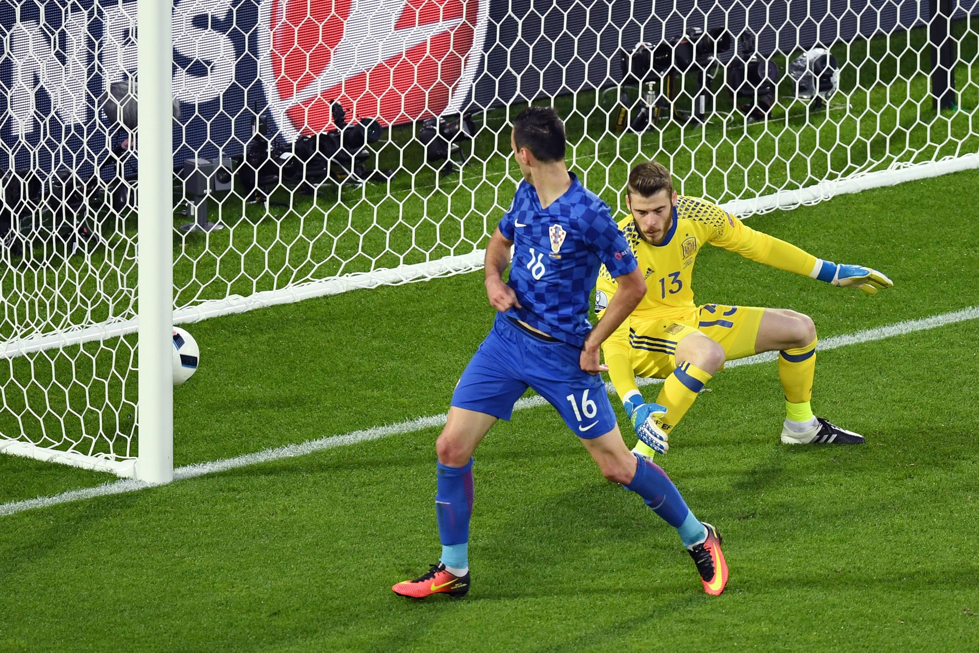 Cham diem Tay Ban Nha anh 2